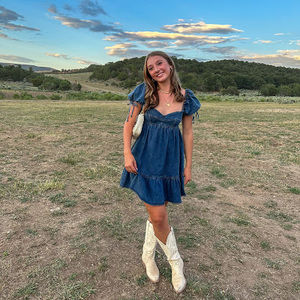 Meet your Posher, Chloe